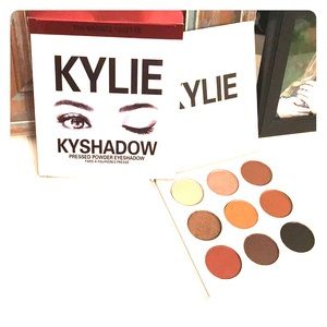 Kylie Eyeshadow Palette (BRONZE)